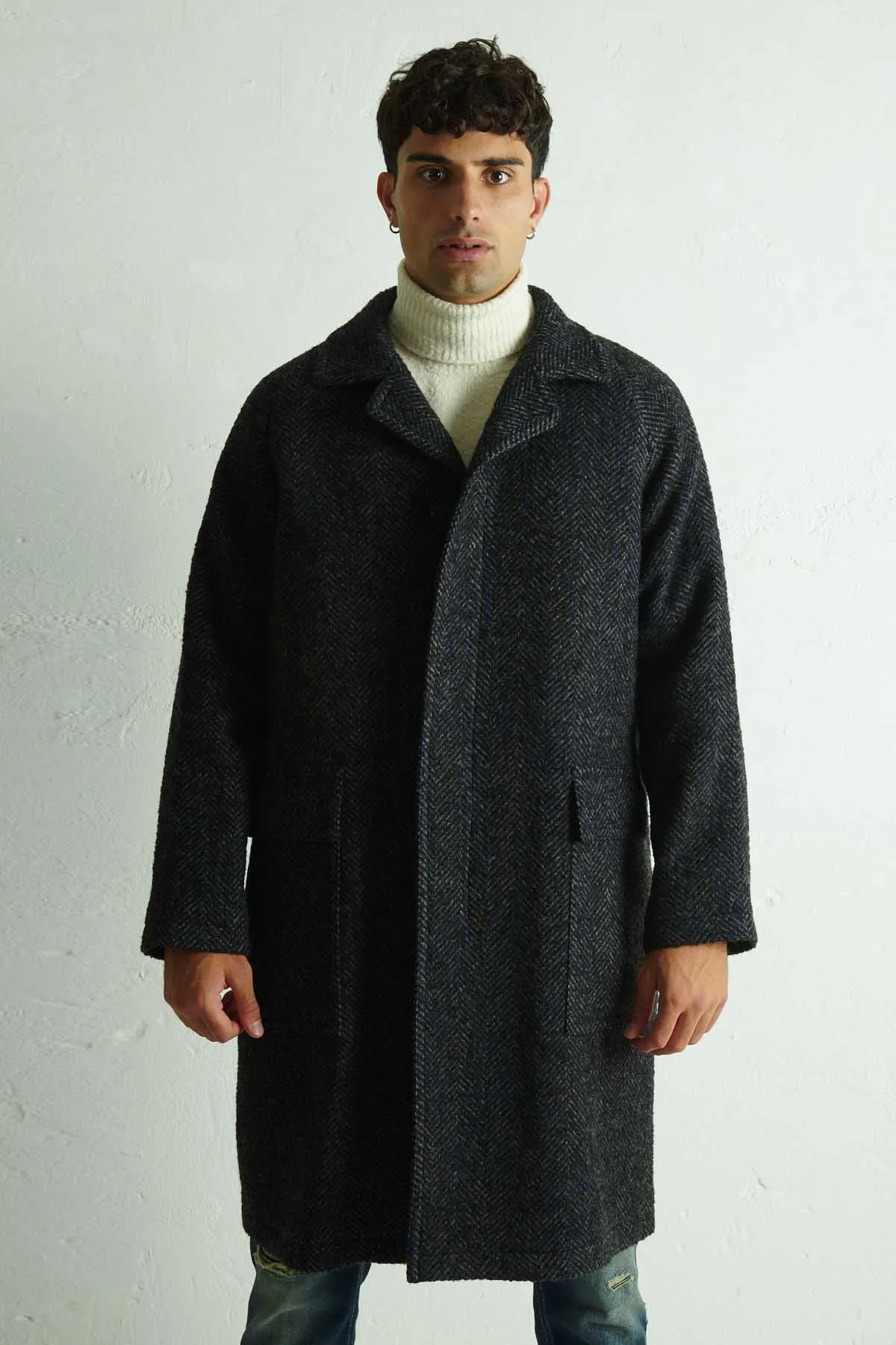 TAGLIATORE Cappotto spinato monopetto con  tasche a toppa