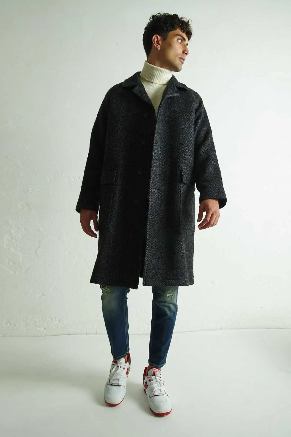 TAGLIATORE Cappotto spinato monopetto con  tasche a toppa