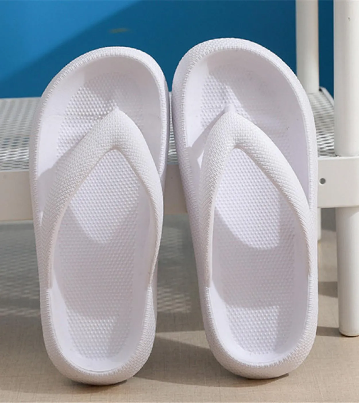 Vip suola spessa infradito da spiaggia antiscivolo donna estate 2023 EVA suola morbida pantofole nuvola donna piattaforma con pu